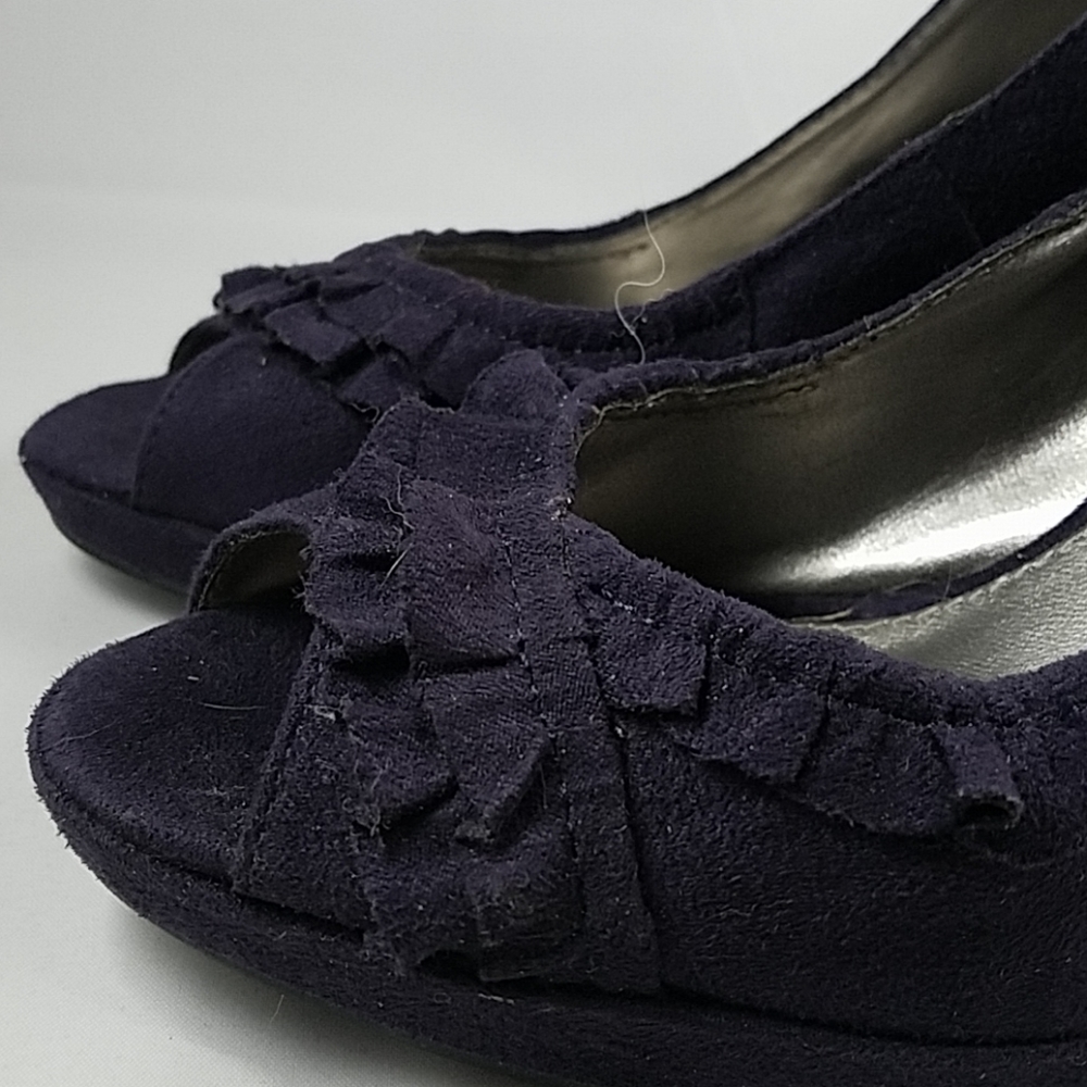Heels - Picture 4 of 4